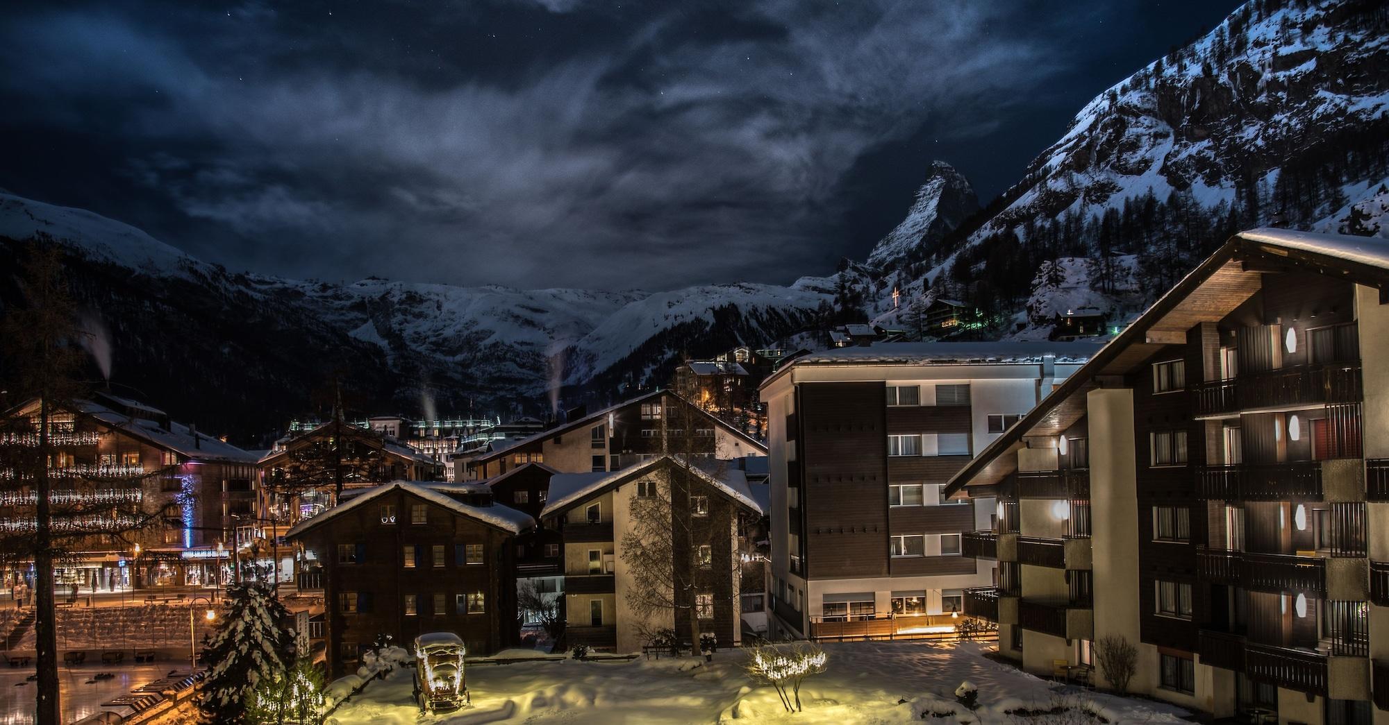 Schweizerhof Zermatt - A Small Luxury Hotel Екстериор снимка